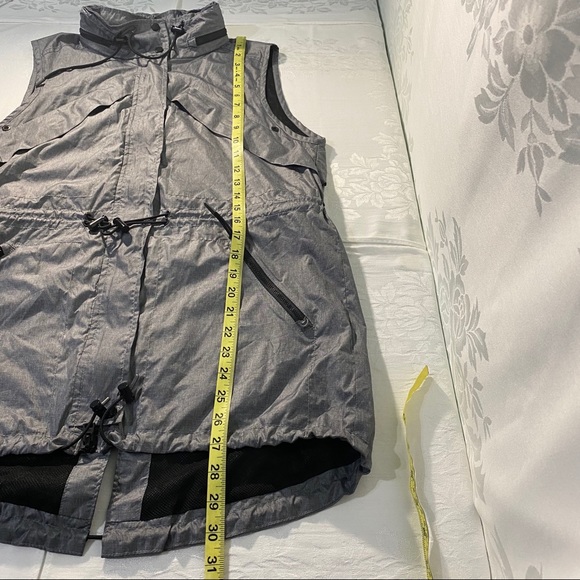 Lou & Grey utility zip up vest cinched with hide away hood size XS - Picture 7 of 9